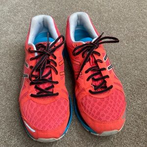 Womens ASICS gel NEO 33 size 8.5 Coral